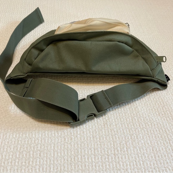 Herschel Supply Co. Seventeen Hip Pack Green - Picture 4 of 8